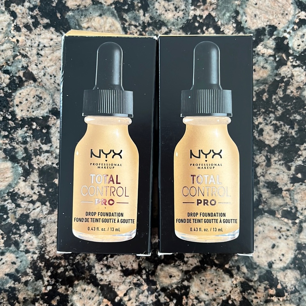 FREE w/ purchase - NYX total control pro drop foundation